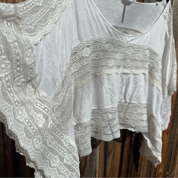 Sheer, lace crop-top.
SIZE: S
COLOR: White
BRAND: Kirra - Picture 8 of 8